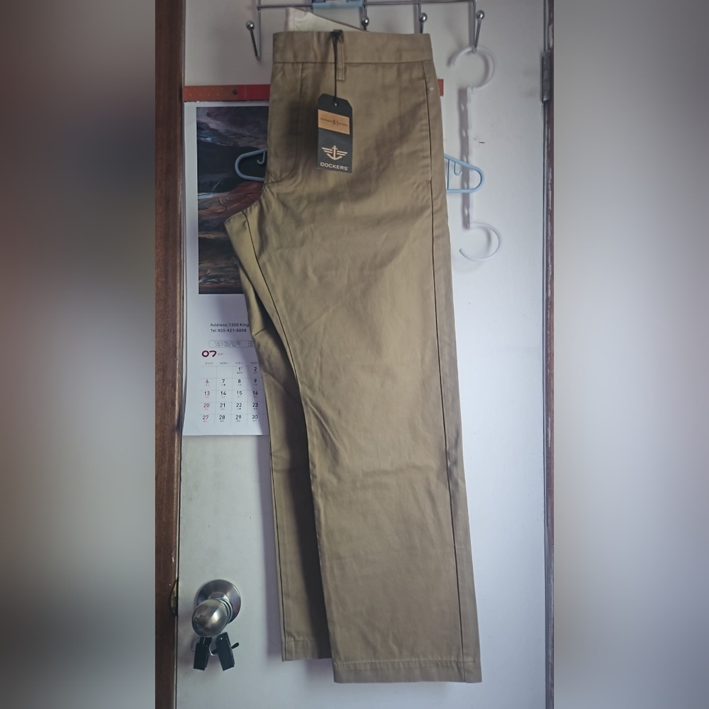 Docker K-1 Khakis size 36x30 (BRAND NEW)